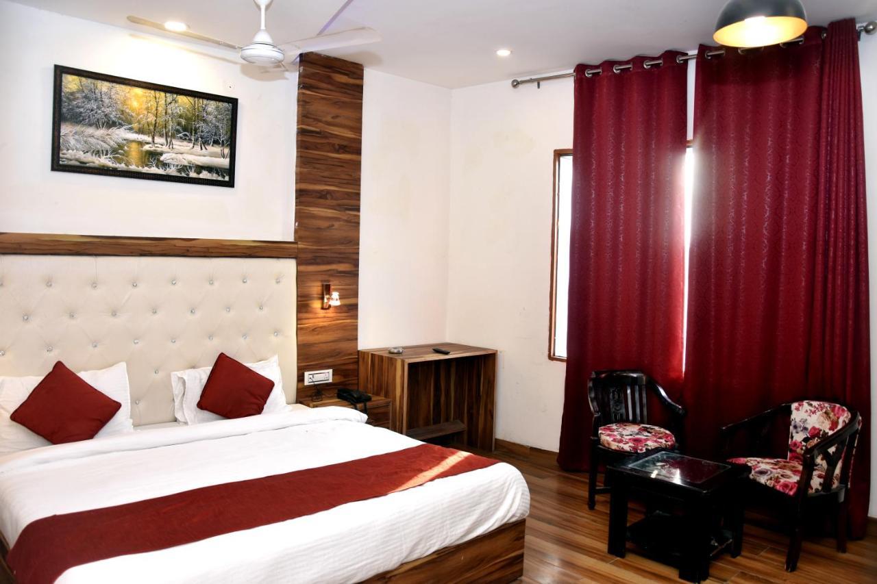 Hotel D Plaza Zirakpur Luaran gambar