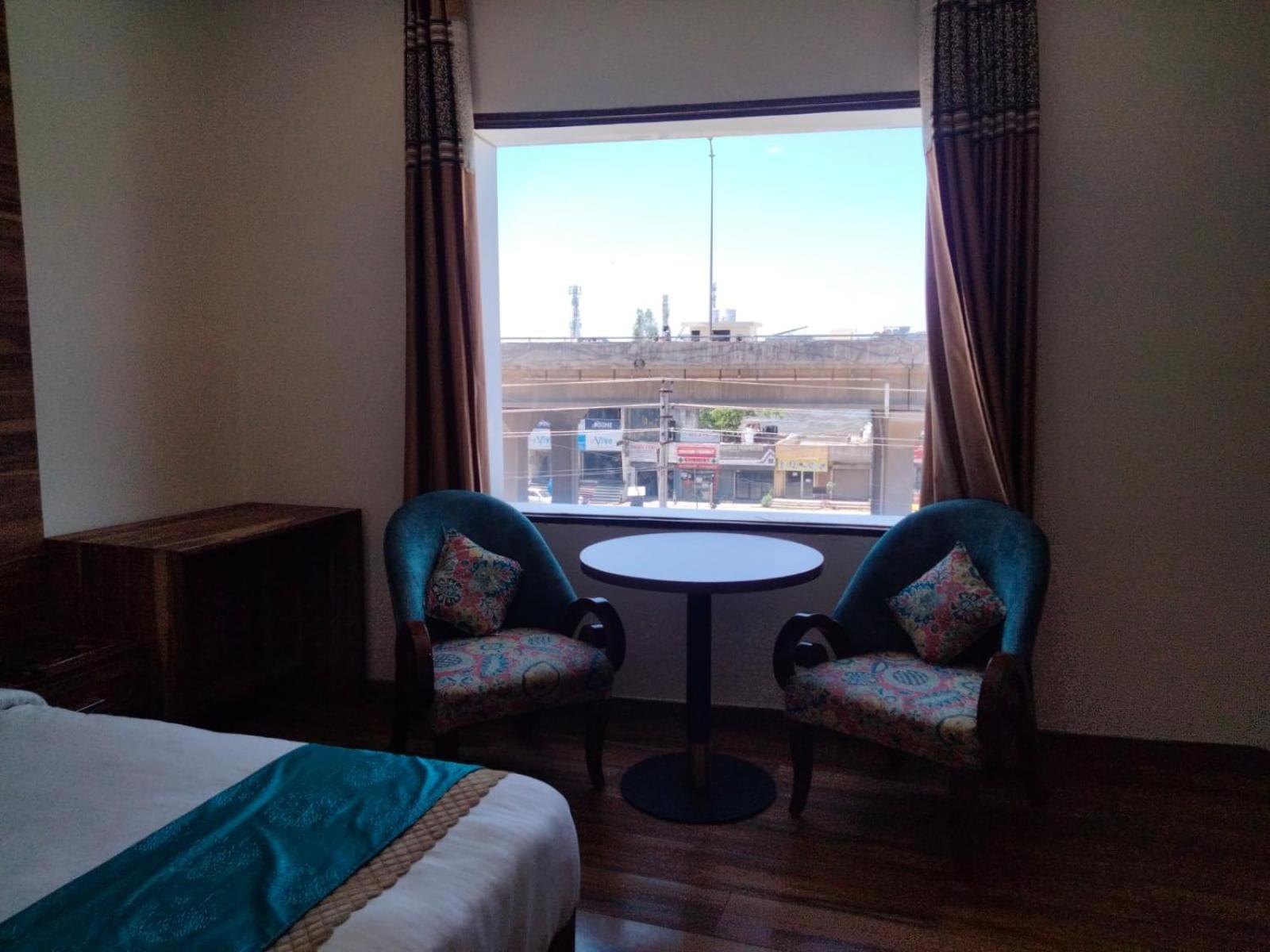 Hotel D Plaza Zirakpur Luaran gambar