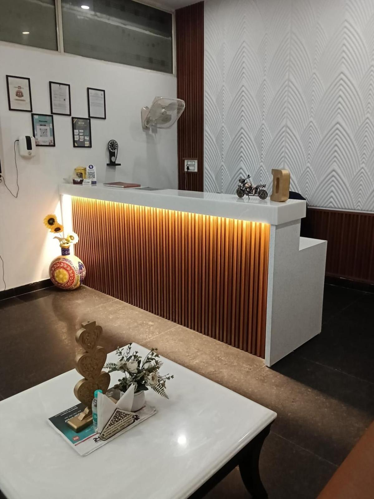 Hotel D Plaza Zirakpur Luaran gambar